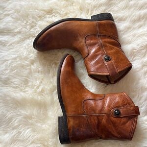 Frye Mellisa Button Short Cognac Rugged Finish